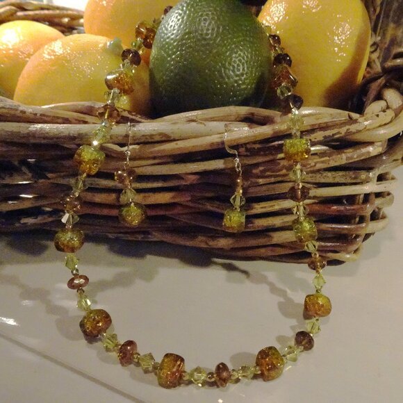 Hand-crafted necklace/earring set in citrus green and honey w/ Austrian crystals - Picture 7 of 8